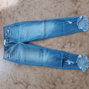 NWOT Kancan Distressed Crops Size 13/30
